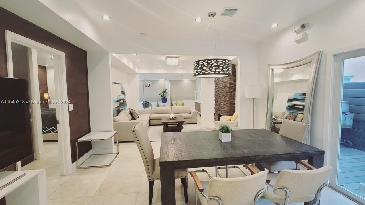 1723 Jefferson St - Photo 4 of 8