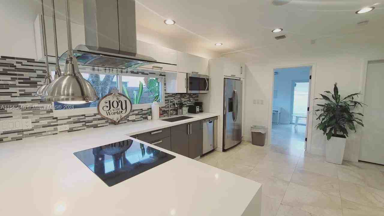 1723 Jefferson St - Photo 5 of 8