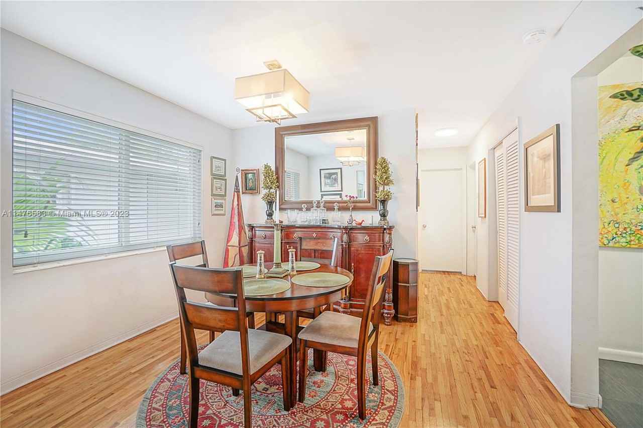 2720 Southwest 42nd Avenue - Photo 5 of 8