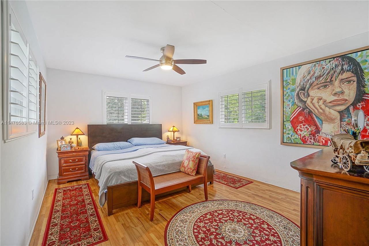 2720 Southwest 42nd Avenue - Photo 6 of 8