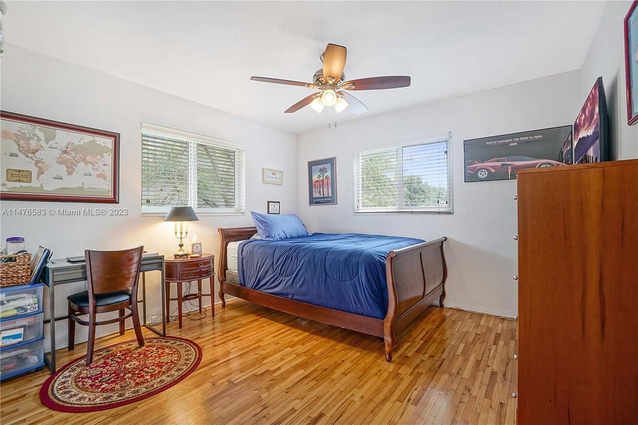 2720 Southwest 42nd Avenue - Photo 7 of 8