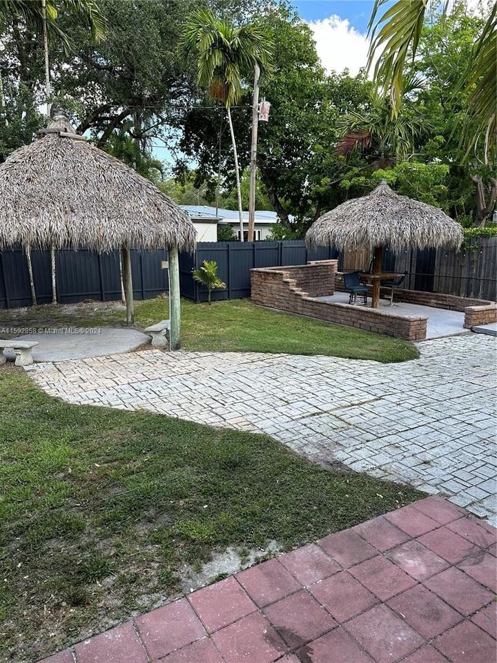 579 Hunting Lodge Dr - Photo 2 of 8