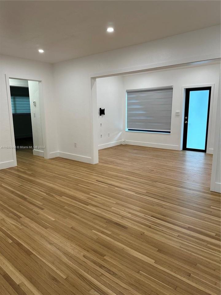 579 Hunting Lodge Dr - Photo 5 of 8