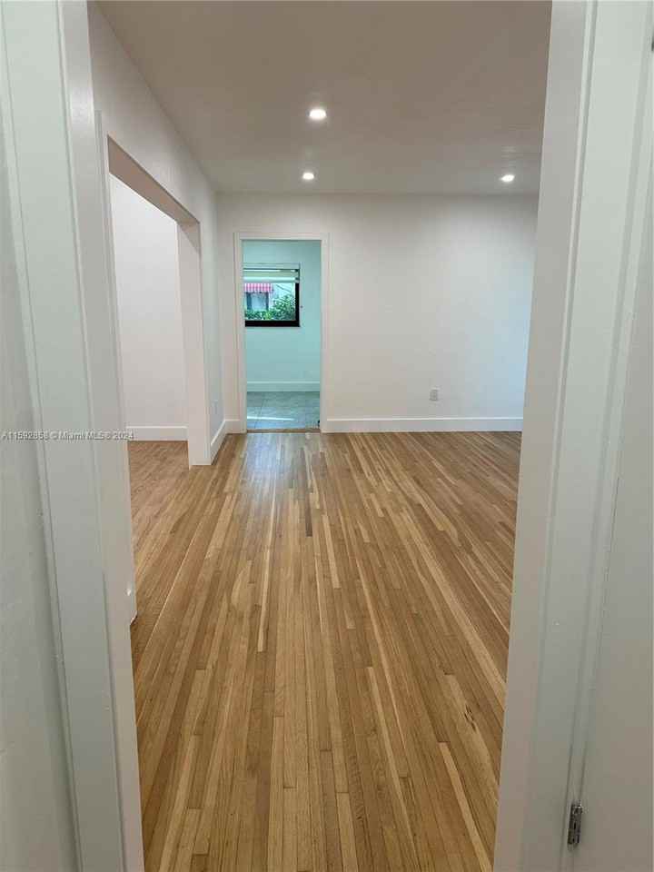 579 Hunting Lodge Dr - Photo 7 of 8