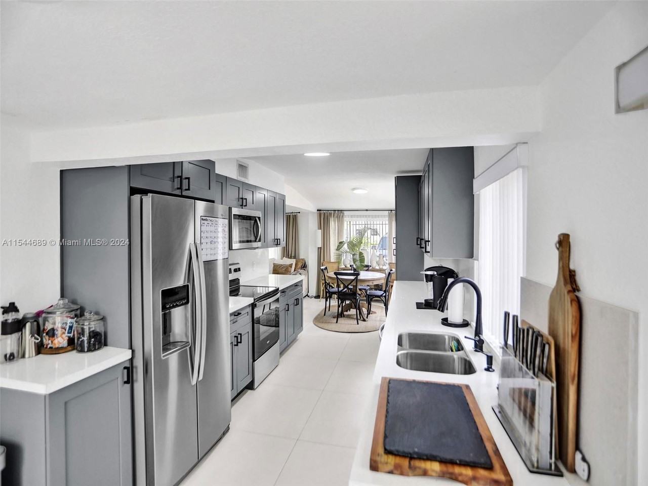 1820 Ne 182nd St - Photo 4 of 8