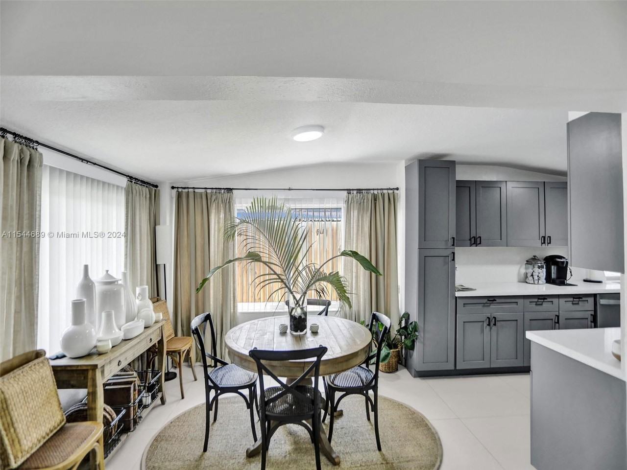 1820 Ne 182nd St - Photo 6 of 8