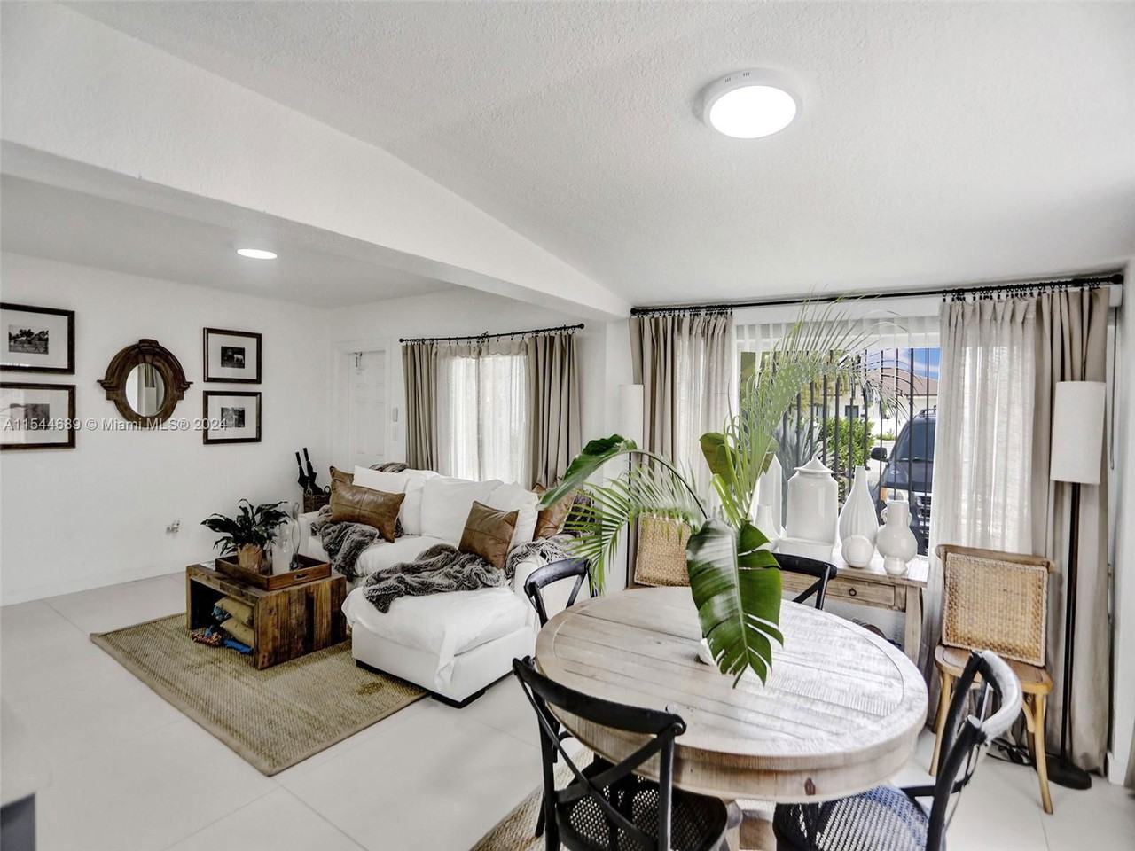 1820 Ne 182nd St - Photo 7 of 8