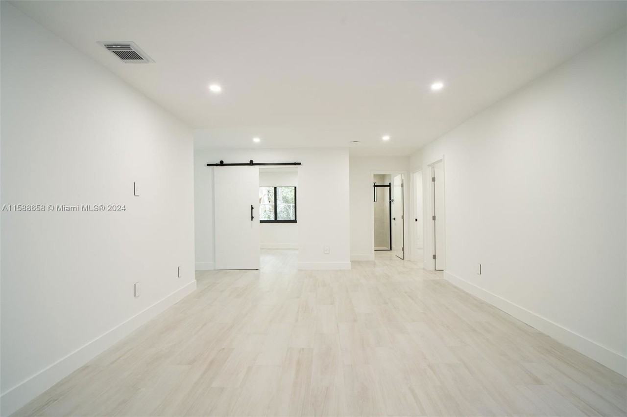 3666 Sw 26th St - Photo 7 of 8