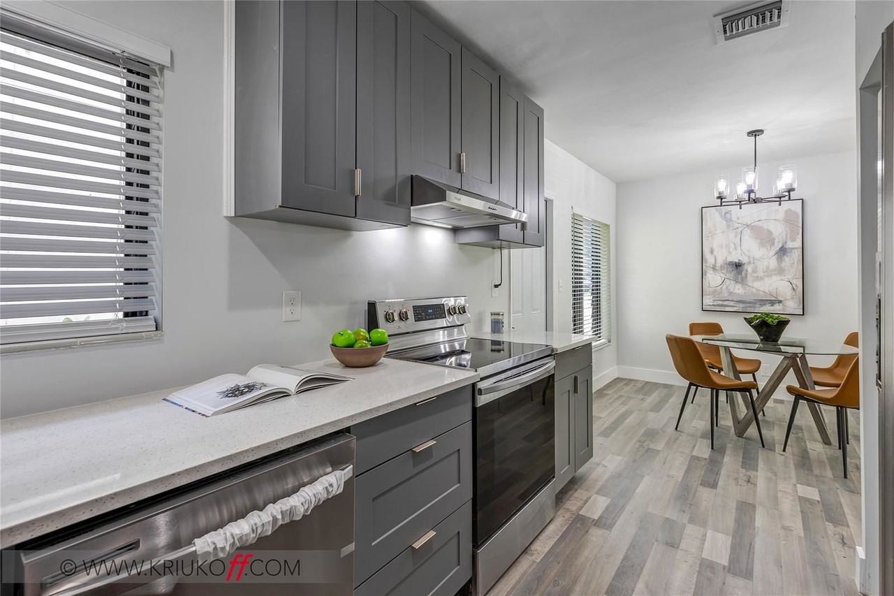 1720 Northeast 9th Avenue - Photo 7 of 8