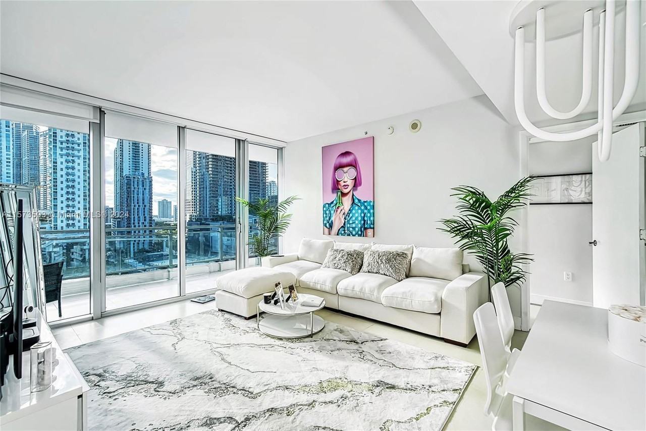 92 Sw 3rd St - Photo 3 of 8