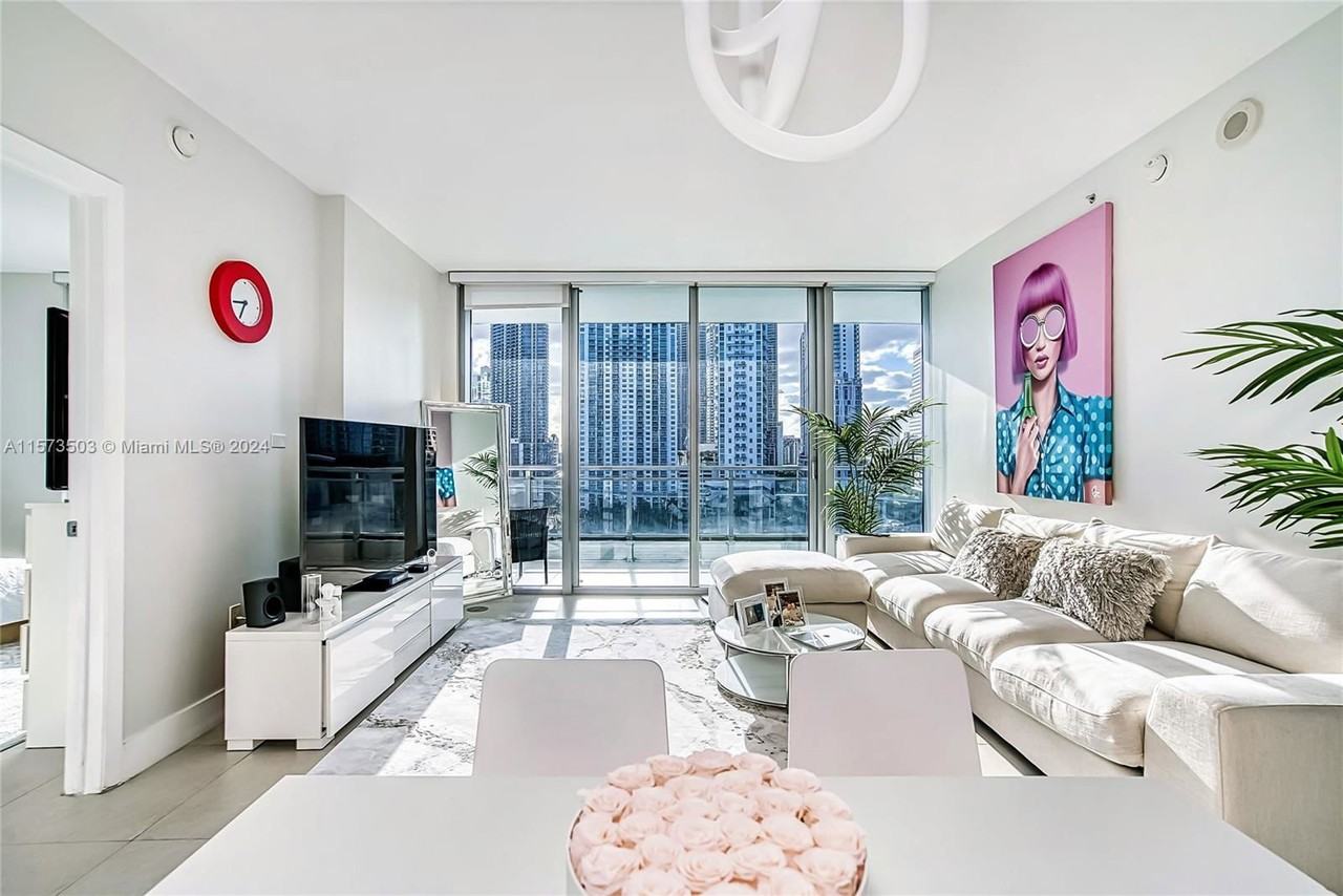 92 Sw 3rd St - Photo 5 of 8