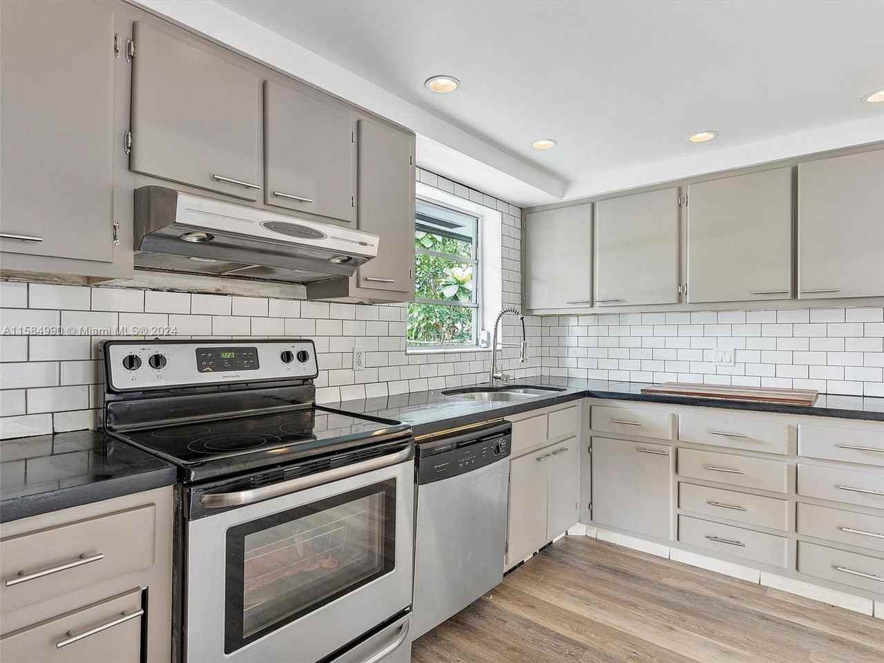 11000 Ne 9th Ave - Photo 5 of 8