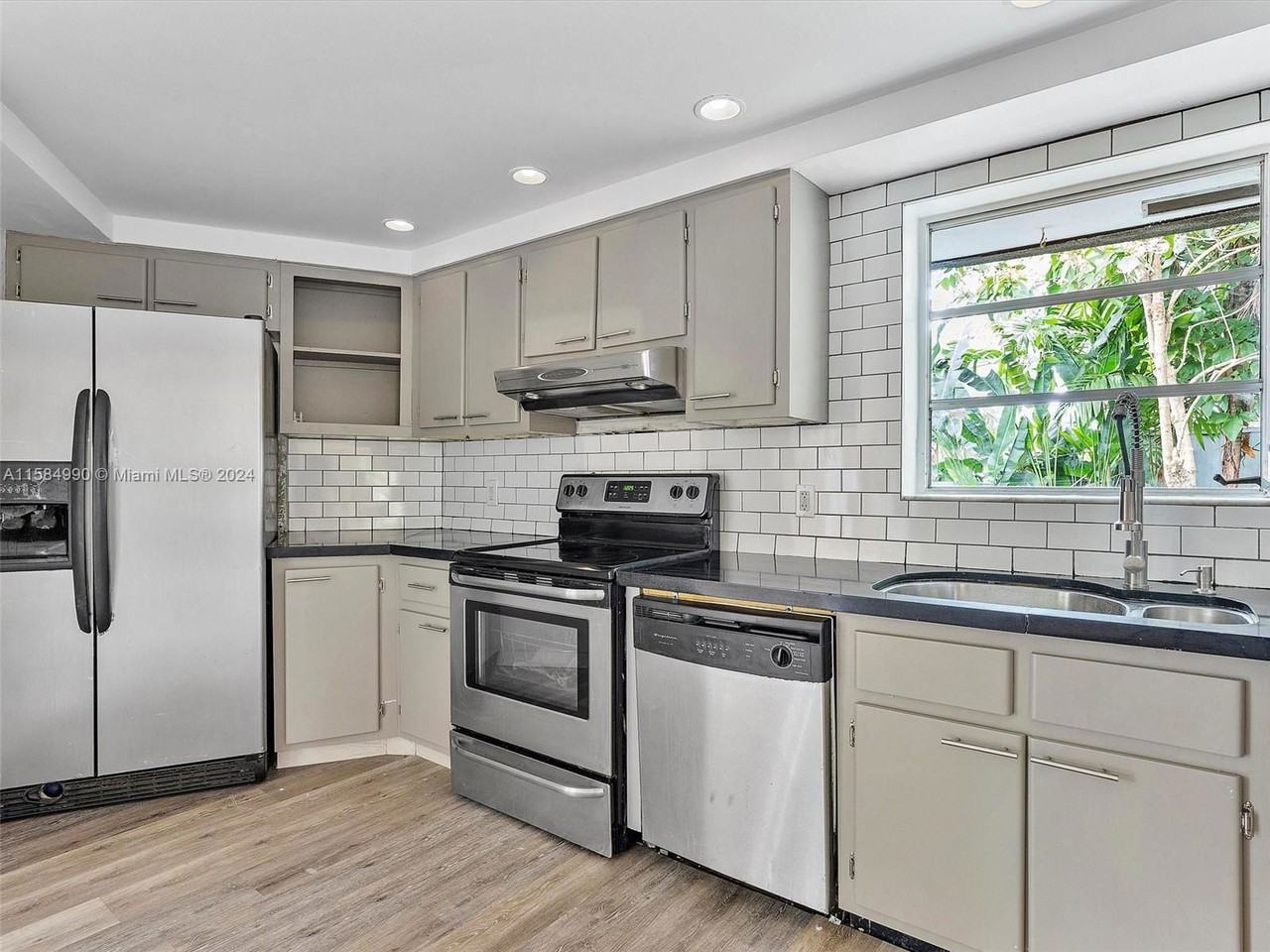 11000 Ne 9th Ave - Photo 6 of 8