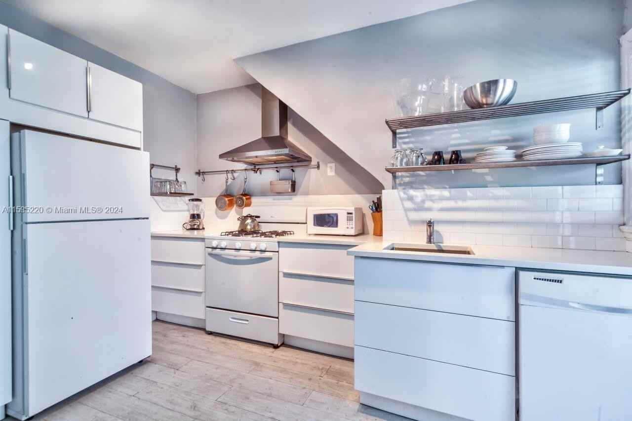 1604 Pennsylvania Ave - Photo 6 of 8