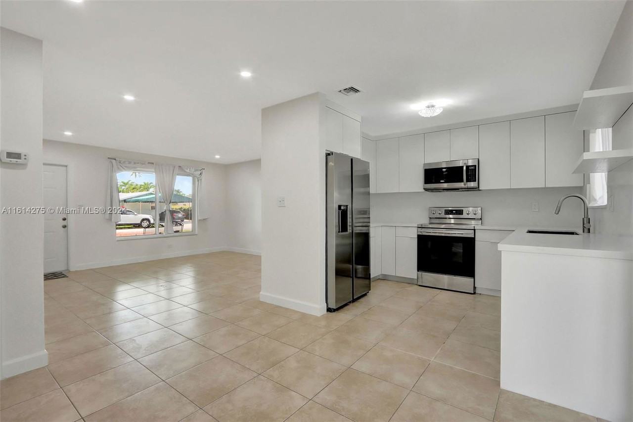 4435 Sw 102nd Ct - Photo 3 of 8