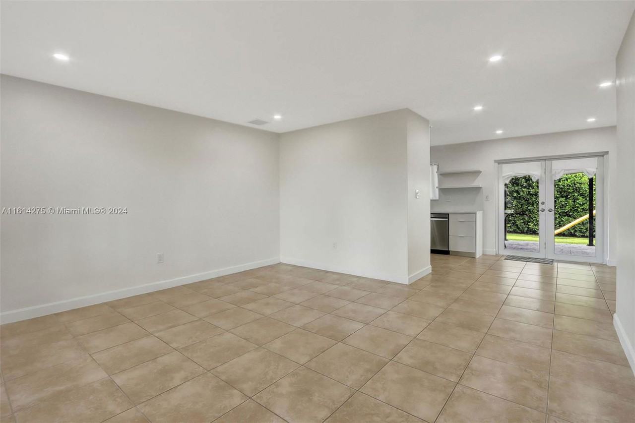 4435 Sw 102nd Ct - Photo 4 of 8