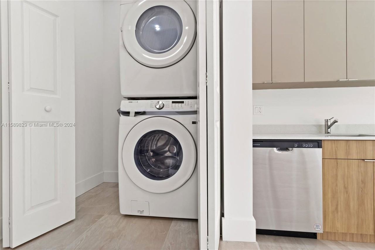 135 Sw 114th Ave - Photo 4 of 8