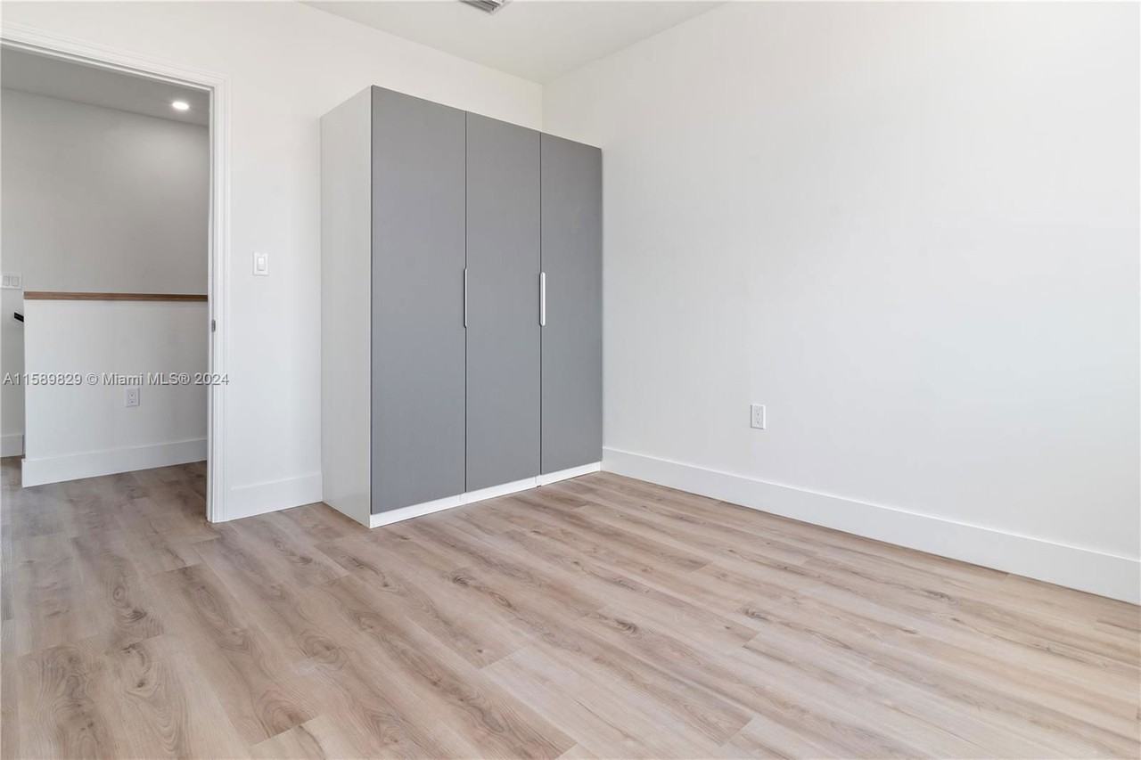 135 Sw 114th Ave - Photo 6 of 8