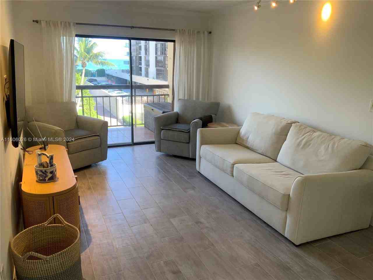 6444 Collins Avenue - Photo 6 of 8