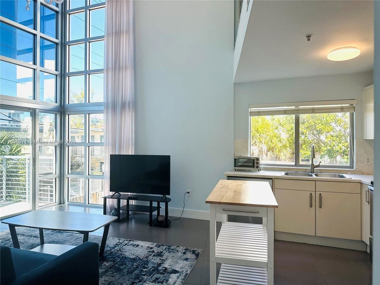 7700 Collins Ave - Photo 4 of 8