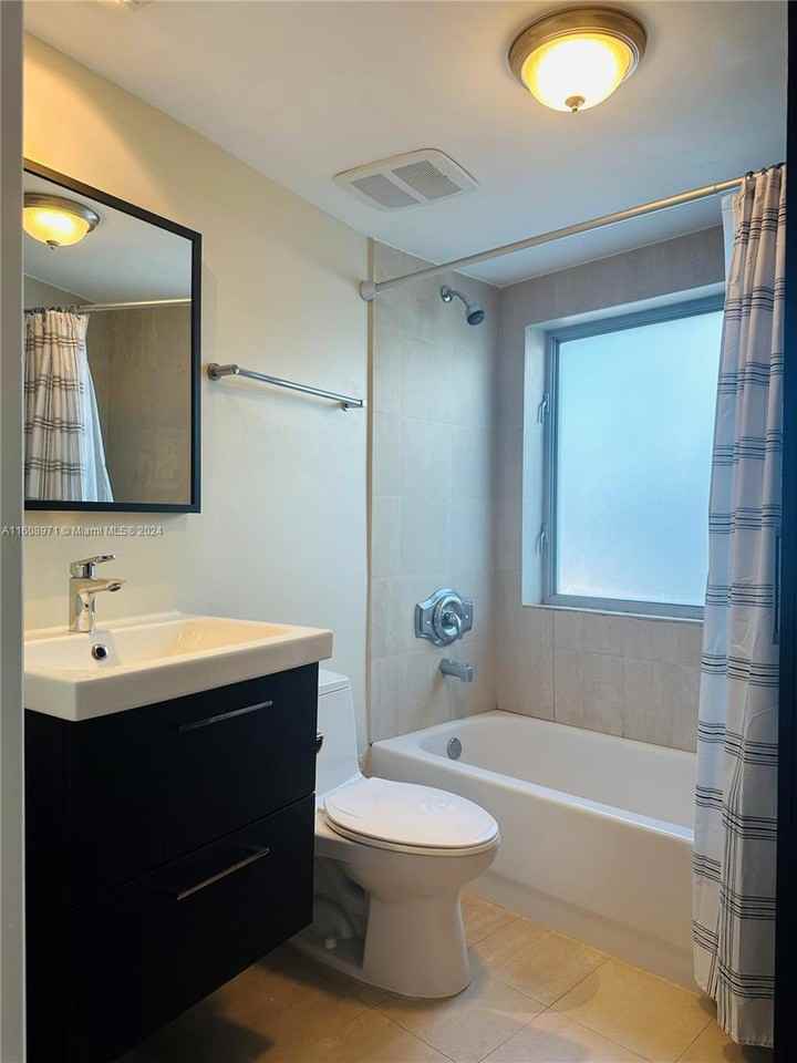 7700 Collins Ave - Photo 6 of 8
