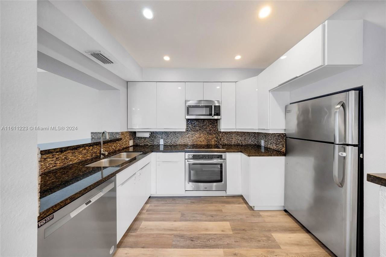 618 86th St - Photo 3 of 8