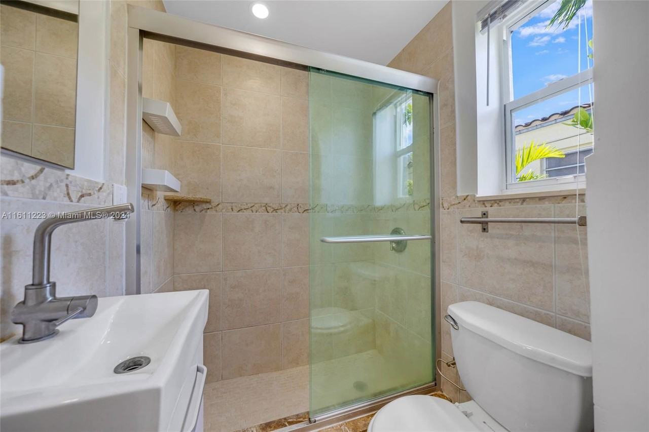 618 86th St - Photo 5 of 8