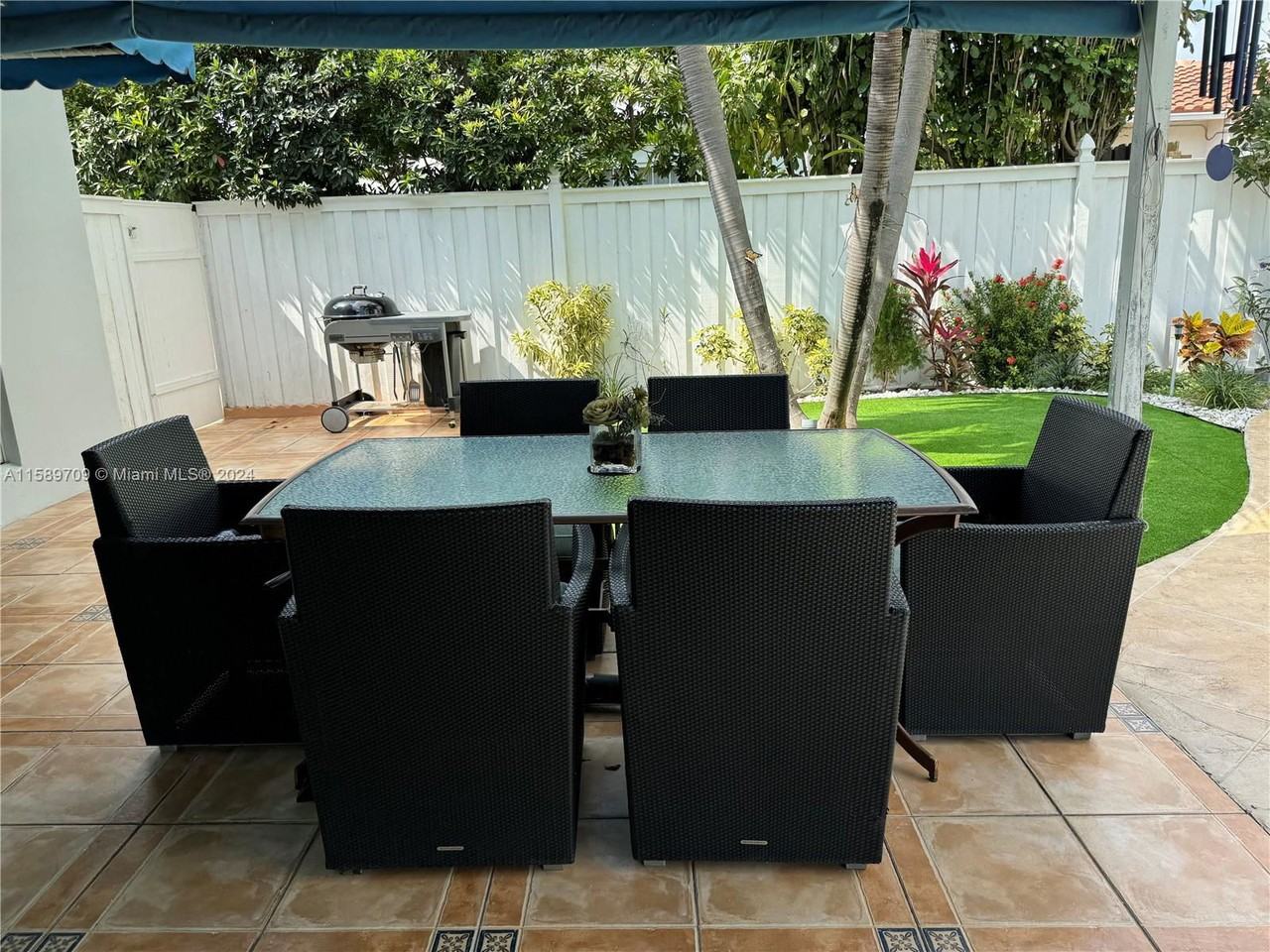 1611 71st St - Photo 2 of 8