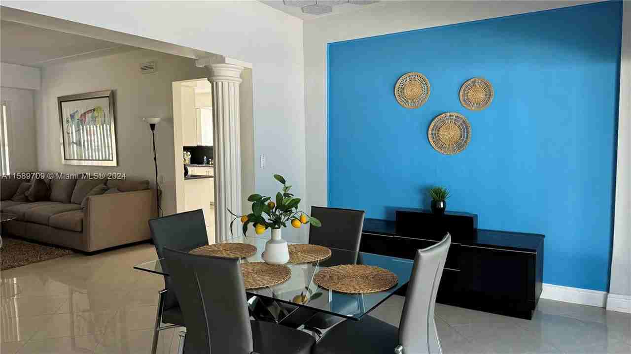 1611 71st St - Photo 6 of 8