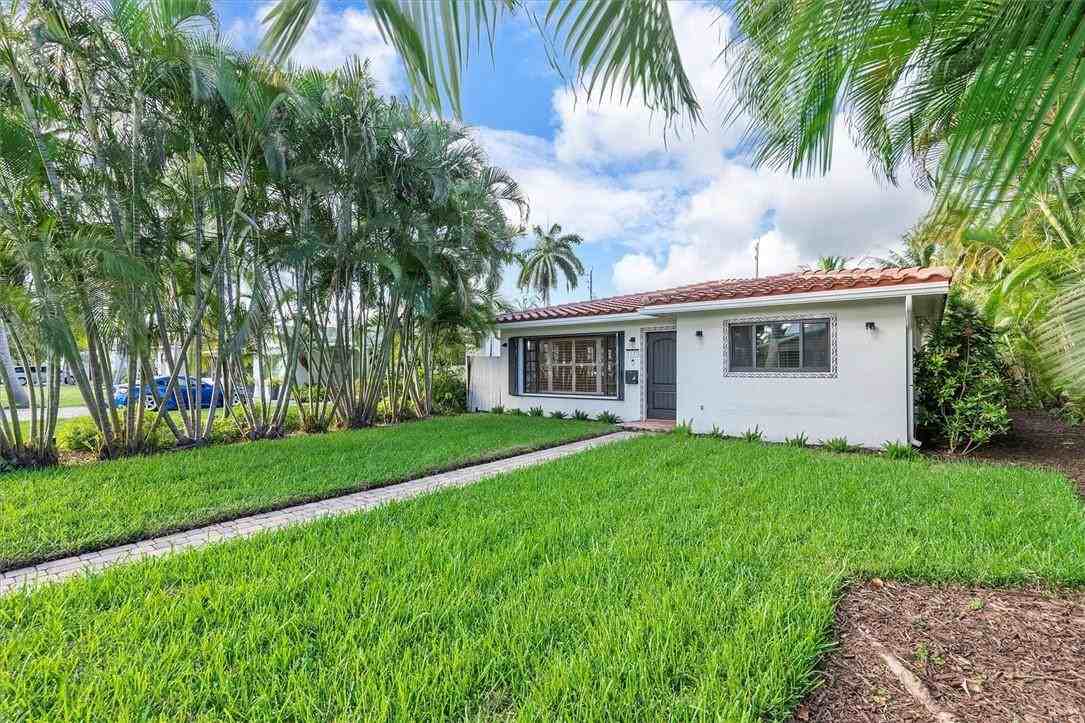 1123 Lincoln St - Photo 4 of 8