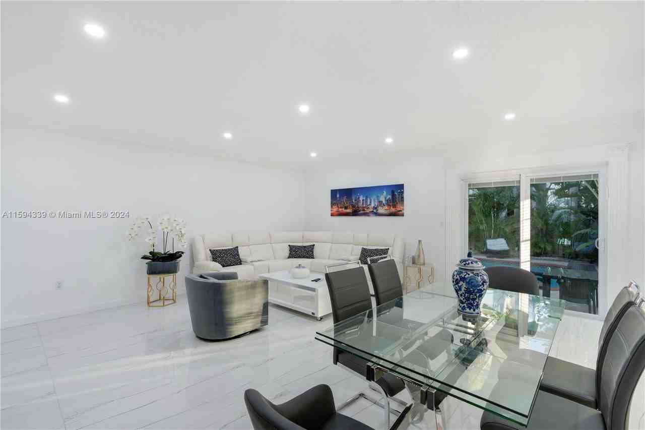 9165 Harding Ave - Photo 7 of 8