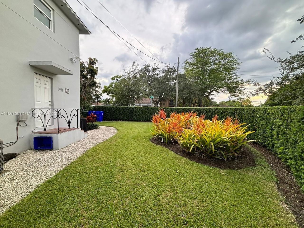 685 Sw 19th Rd - Photo 3 of 8