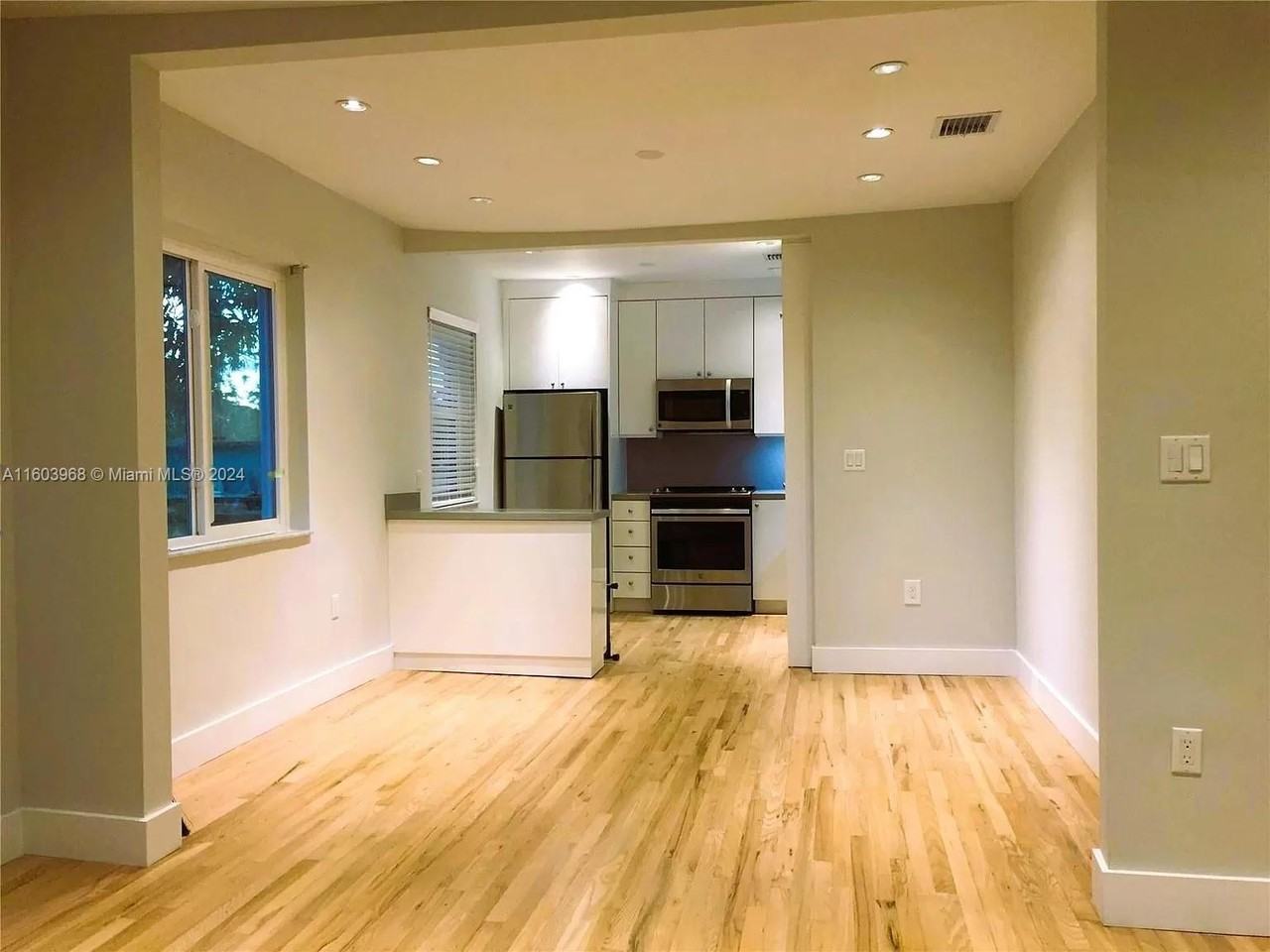 685 Sw 19th Rd - Photo 4 of 8