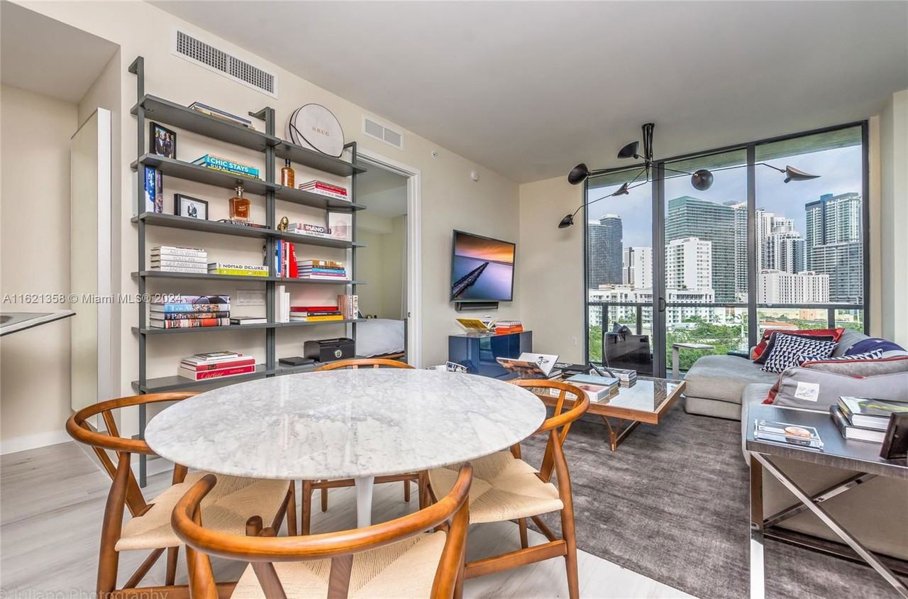 201 Sw 17th Rd - Photo 5 of 8