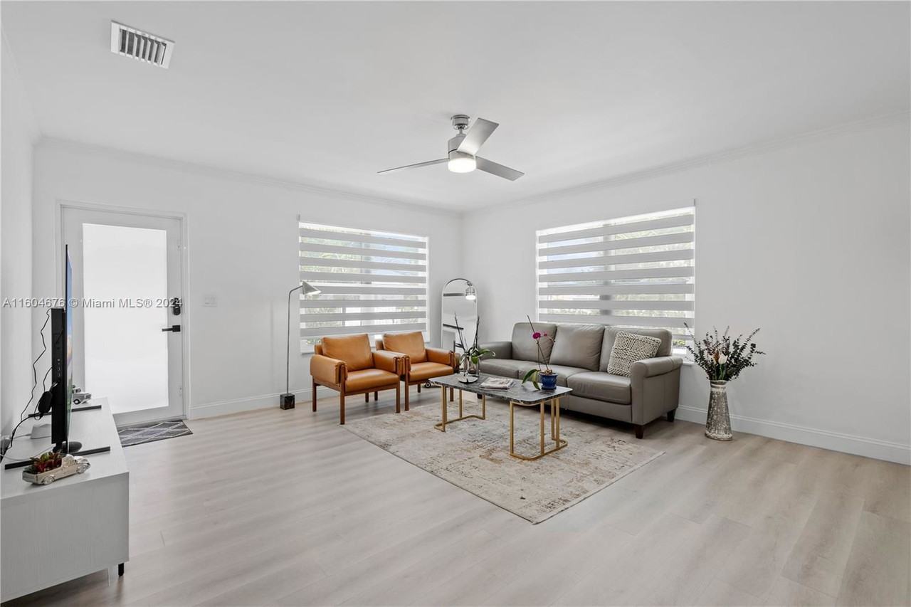 785 Sw 21st Rd - Photo 2 of 8