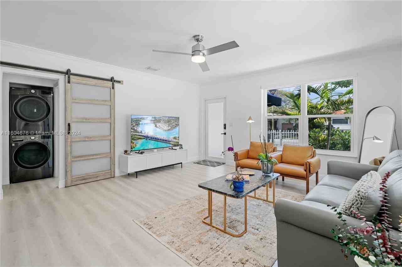 785 Sw 21st Rd - Photo 3 of 8