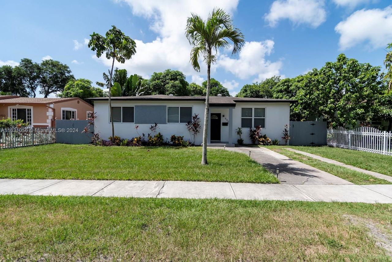 840 Ne 158th St - Photo 2 of 8