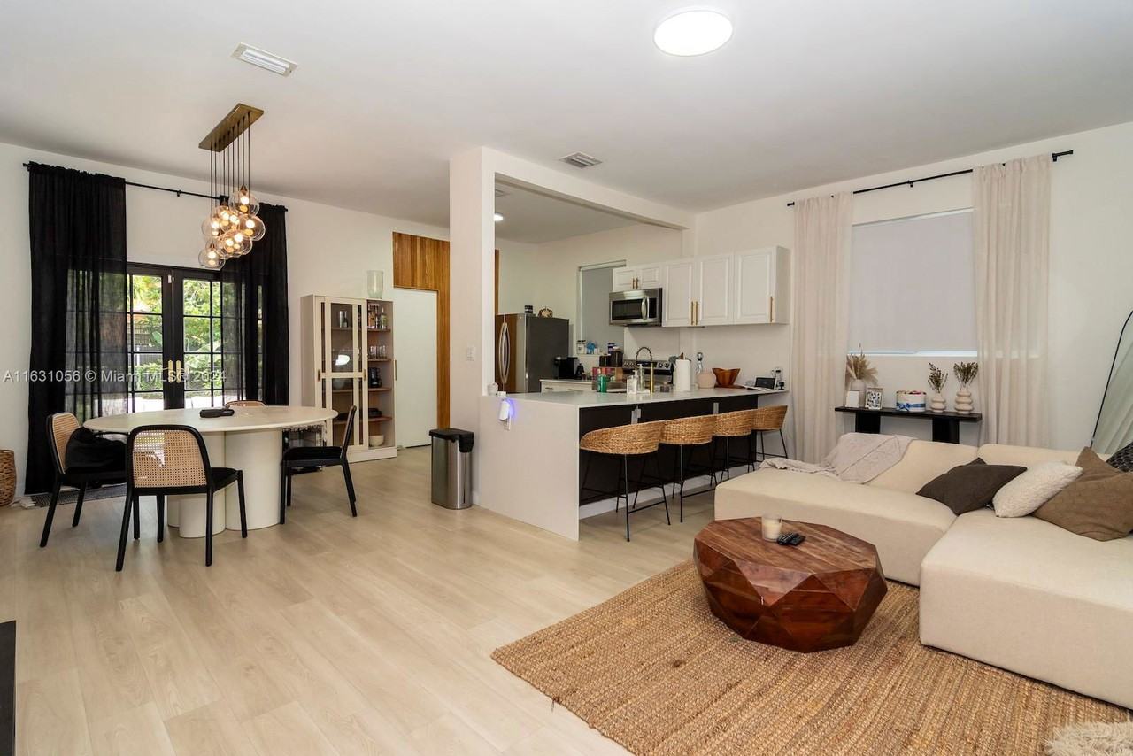 840 Ne 158th St - Photo 4 of 8