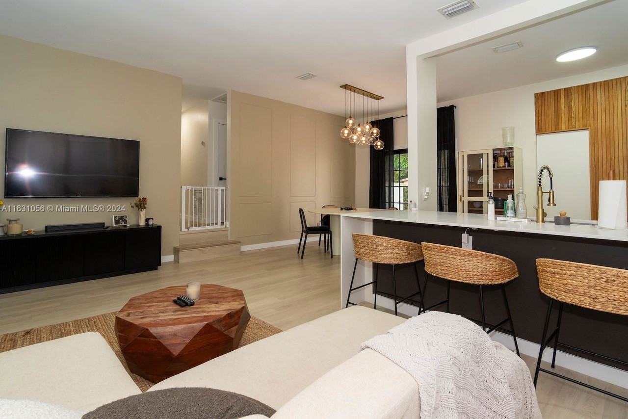 840 Ne 158th St - Photo 5 of 8