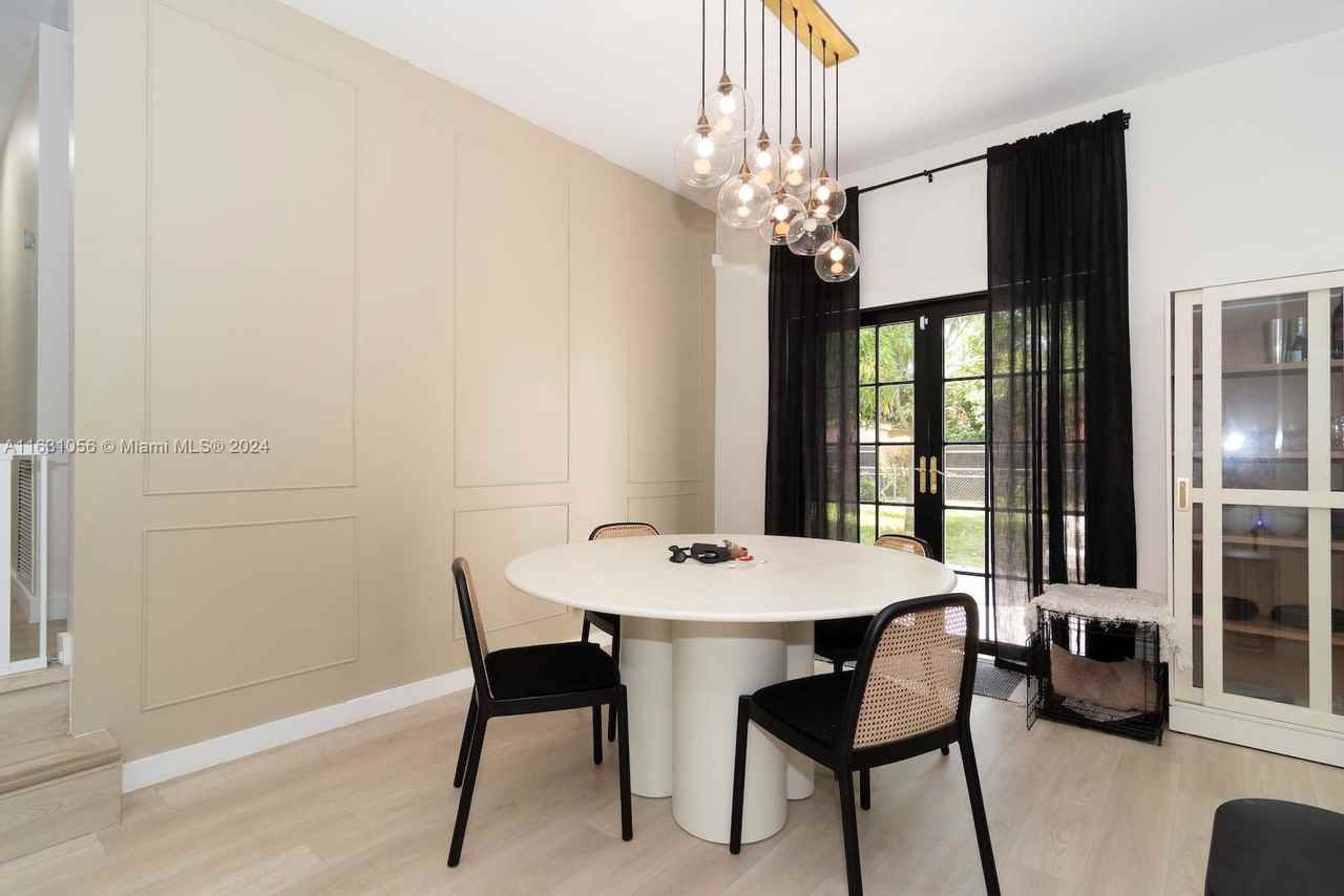 840 Ne 158th St - Photo 6 of 8