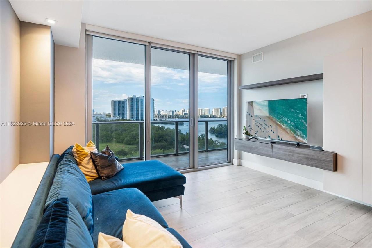 2056 Ne 167th St - Photo 4 of 6