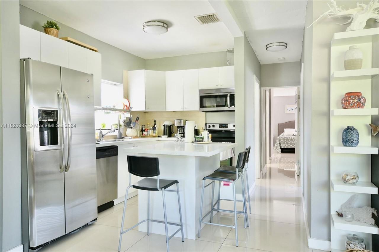 18076 Ne 19th Ave - Photo 4 of 8