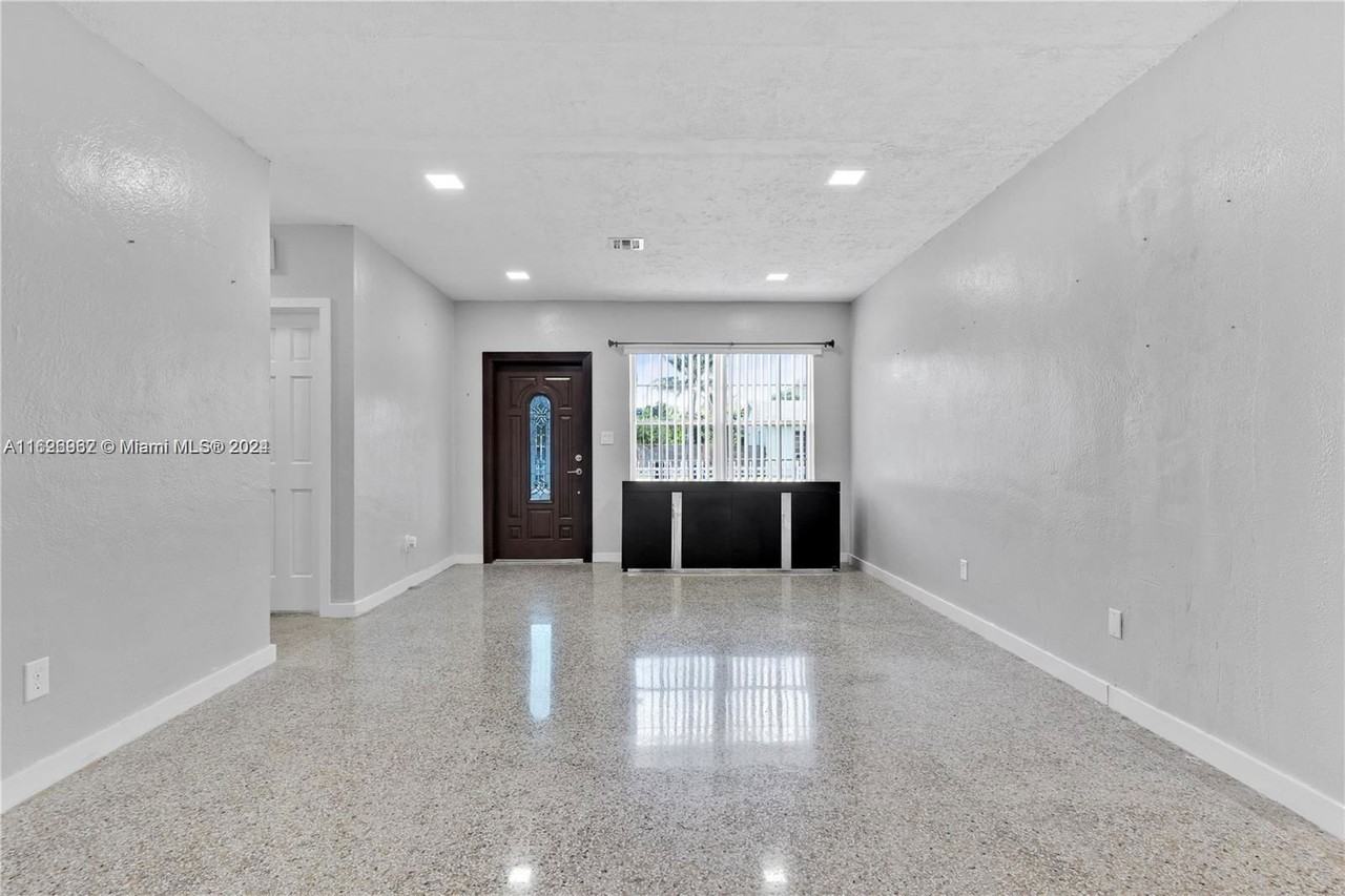 211 Ne 174th St - Photo 6 of 8