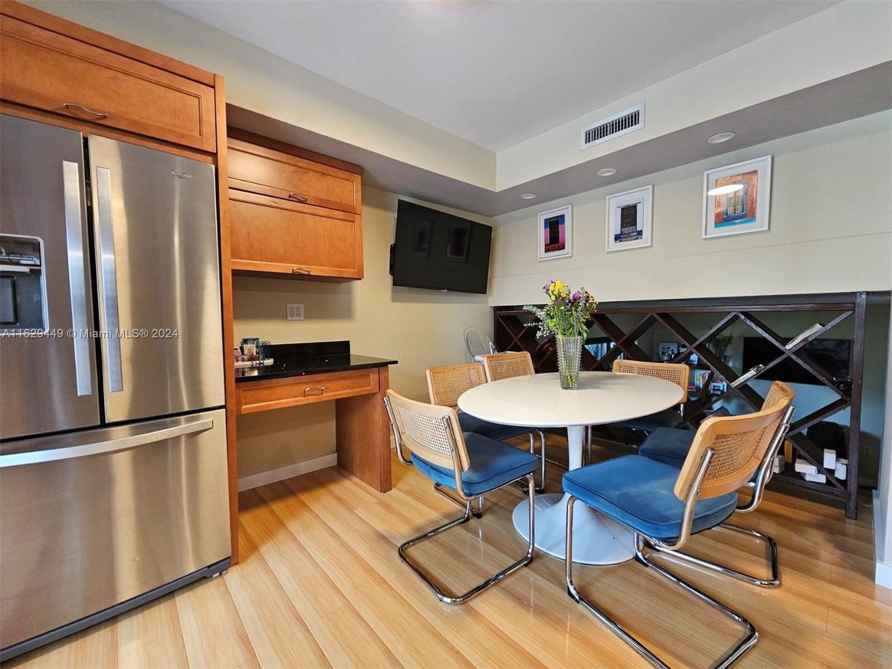 400 Valencia Ave - Photo 3 of 8