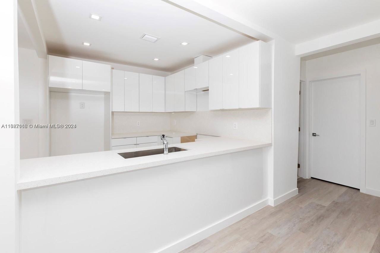 3015 Sw 69th Ave - Photo 5 of 8