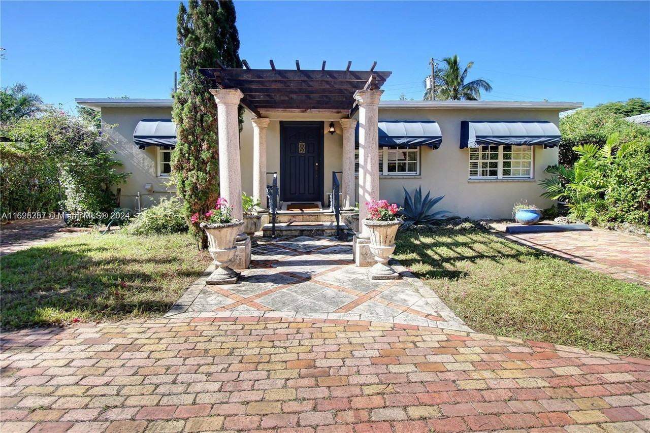 3030 Sw 57th Ave - Photo 2 of 8