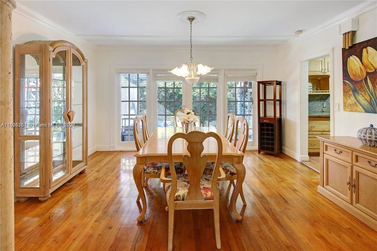 3030 Sw 57th Ave - Photo 5 of 8