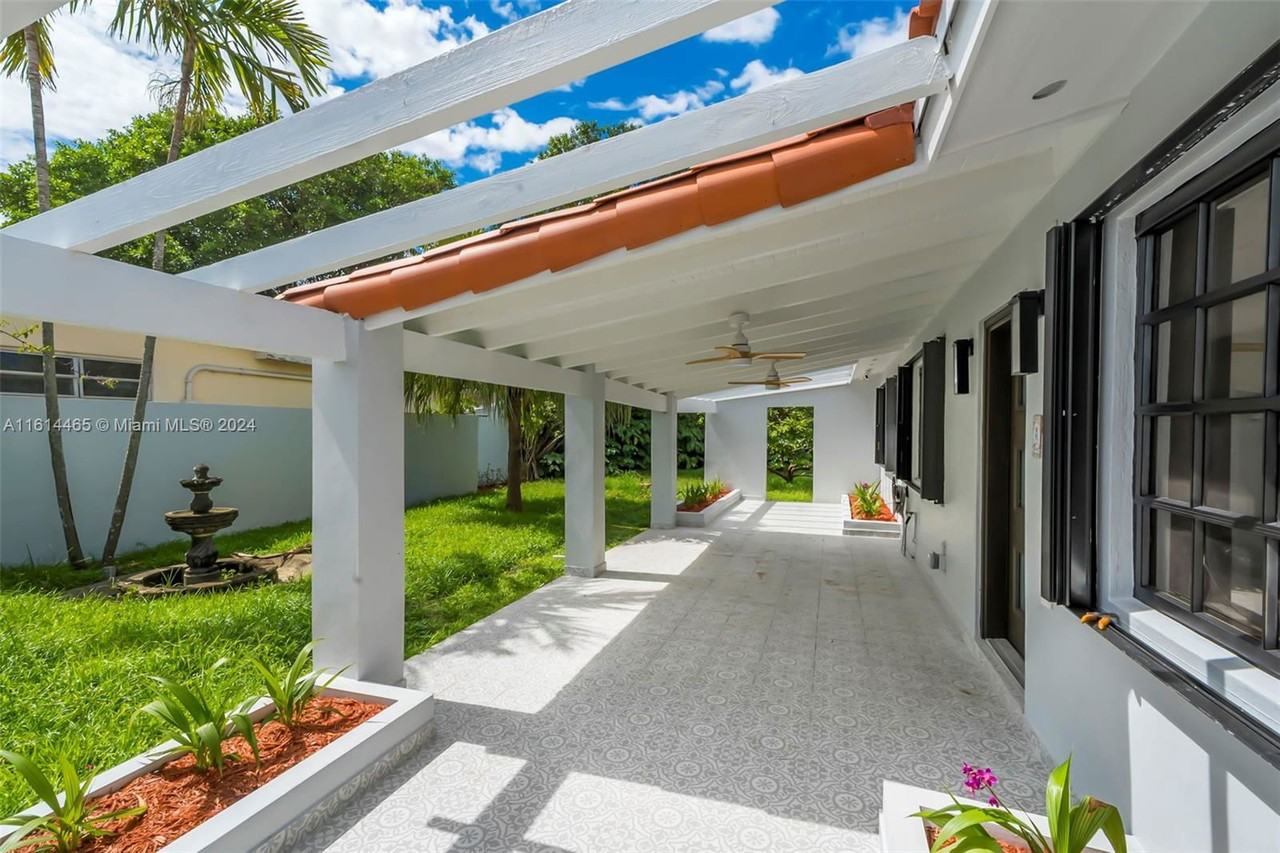 7150 Sw 17th Ter - Photo 2 of 8