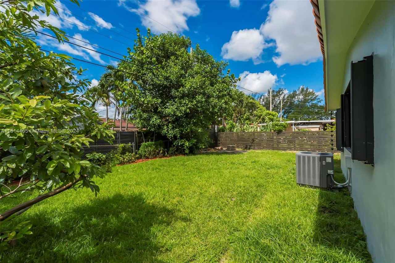 7150 Sw 17th Ter - Photo 4 of 8