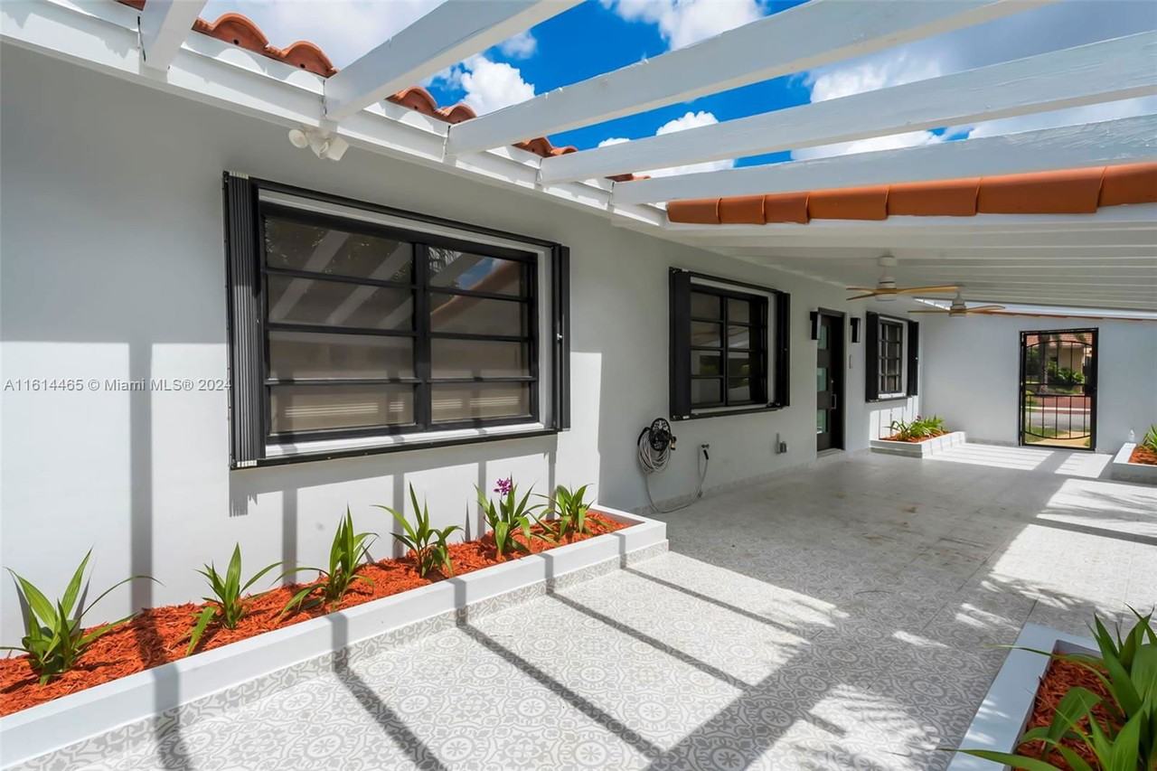 7150 Sw 17th Ter - Photo 6 of 8